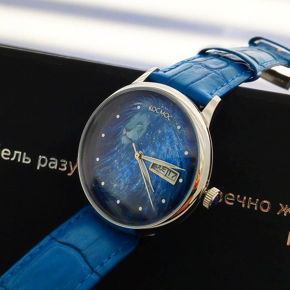The beauty of the Leo constellation, hand-painted on the dial of the unique Russian Cosmos watch, is another reason to abandon daily problems and dream. 